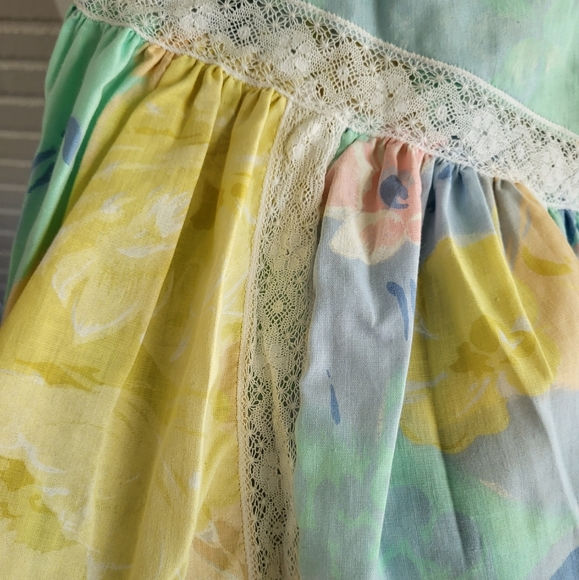 Vintage Floral And Lace Button Front Dress - Picture 12 of 16